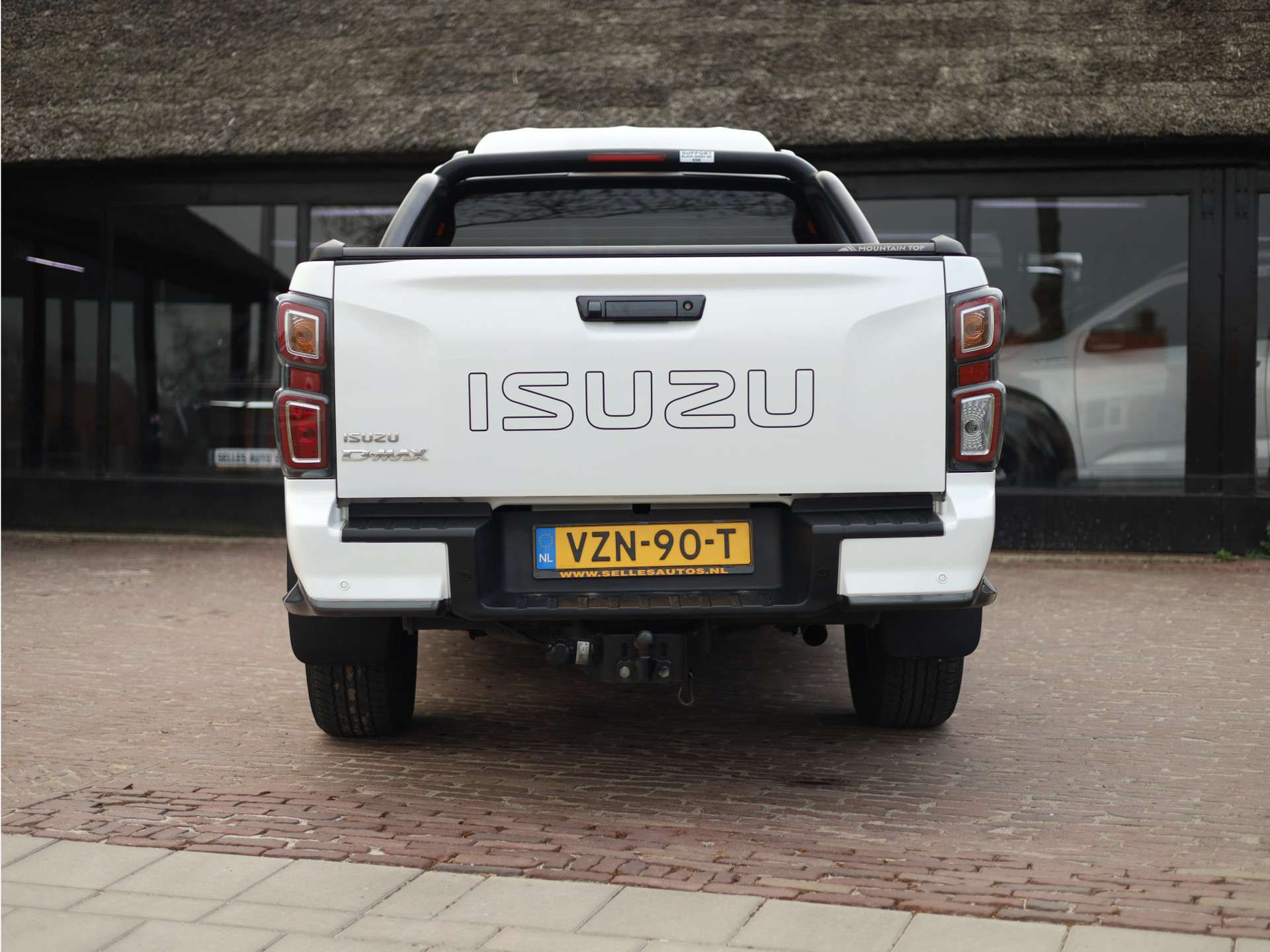 44243062-40.jpg