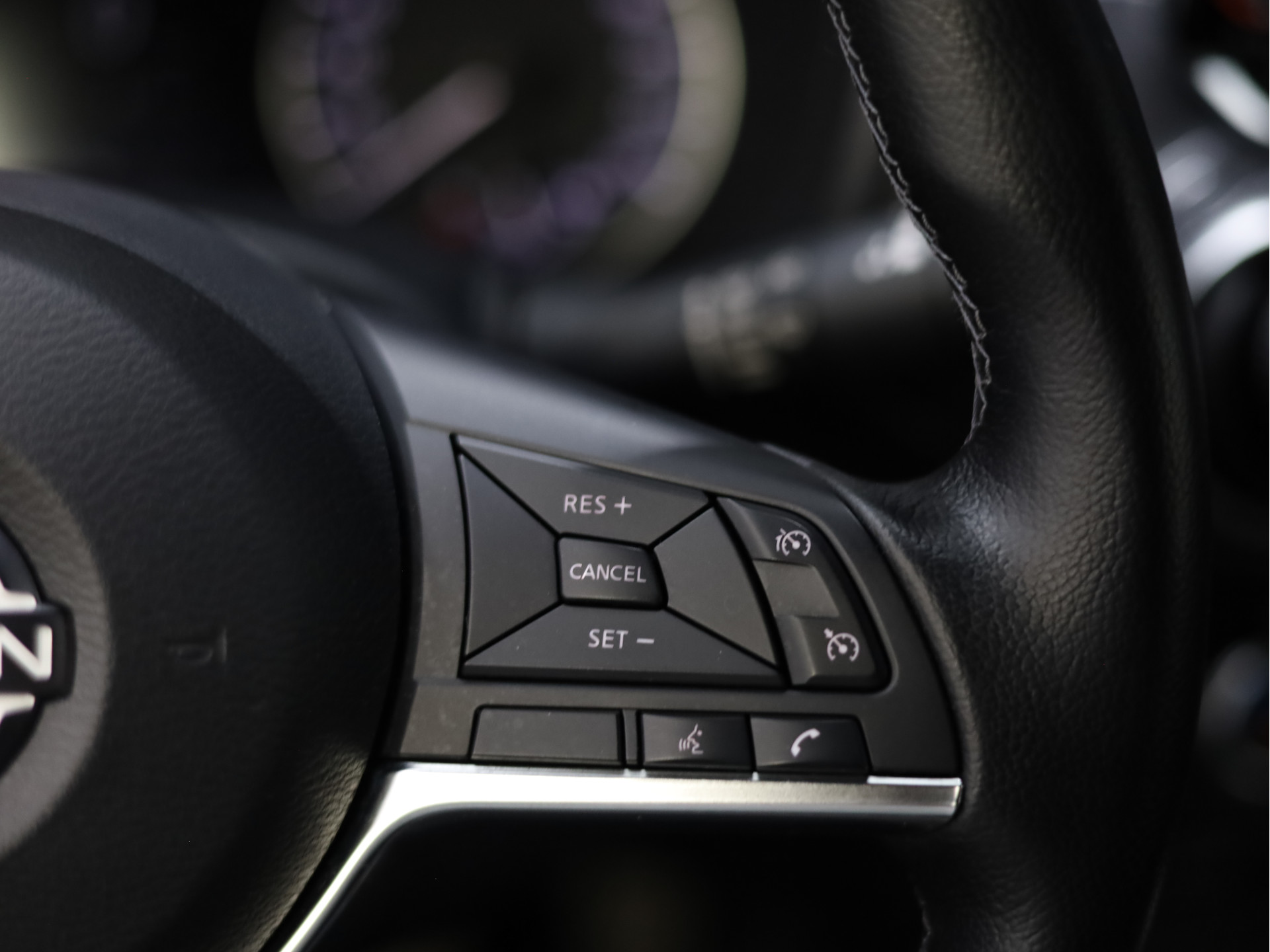 47371183-6.jpg