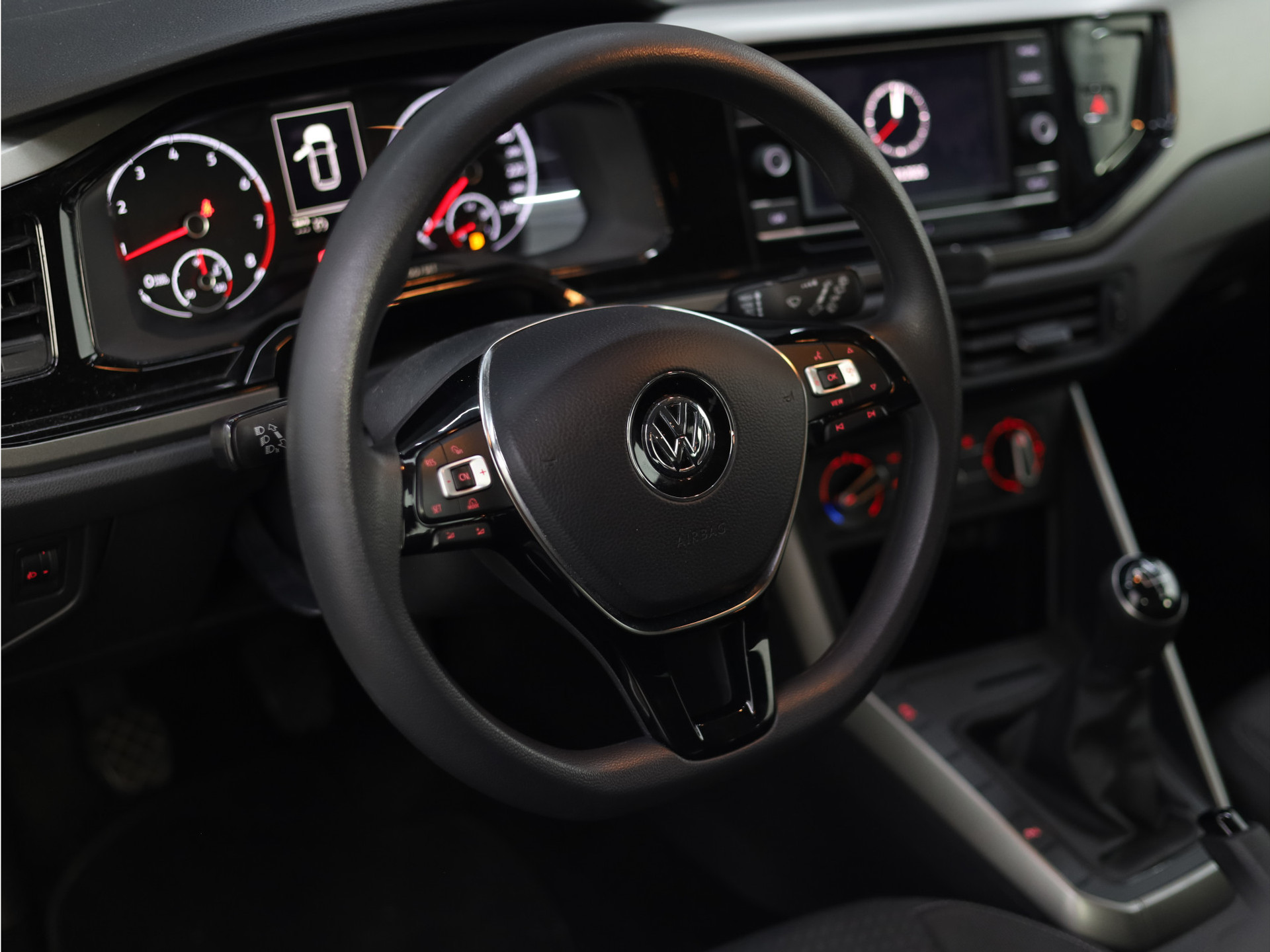 48402259-4.jpg